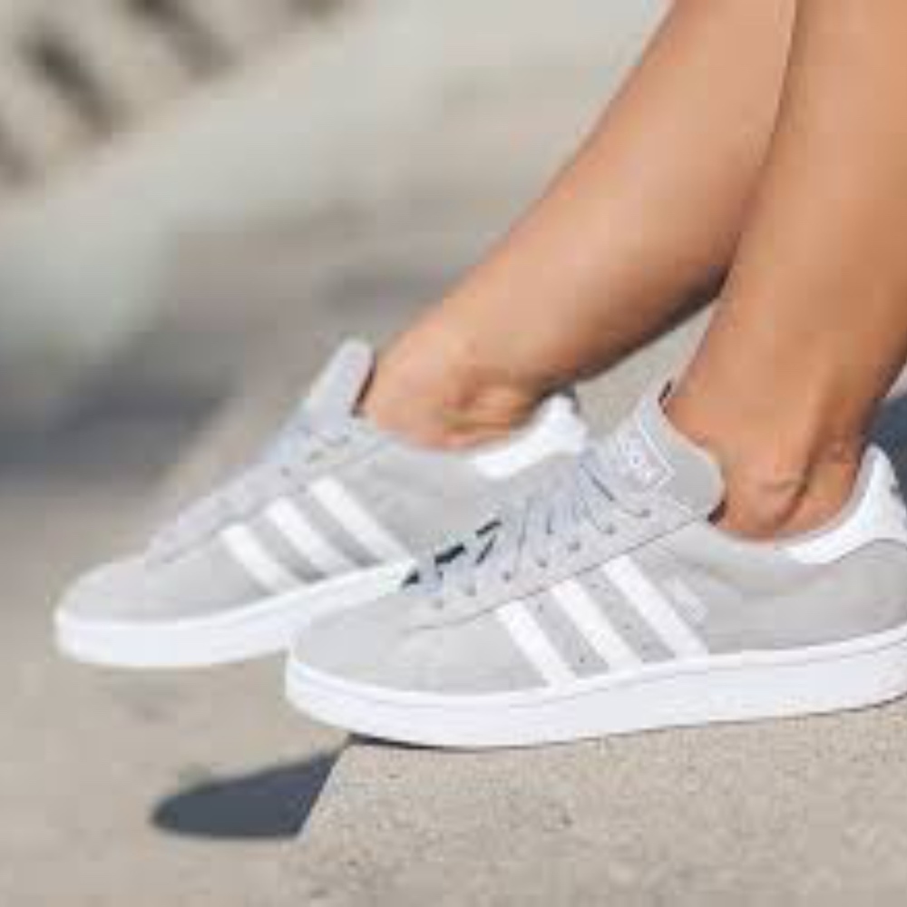 GRAY ADIDAS CAMPUS SNEAKERS